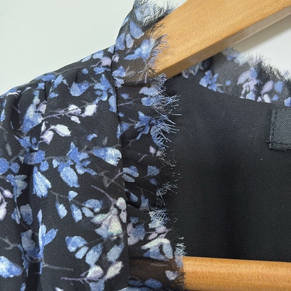 GibsonLook Everybody Dress V-Neck Ruffle Detail Blue Black Ditsy Floral Size M - Picture 10 of 14